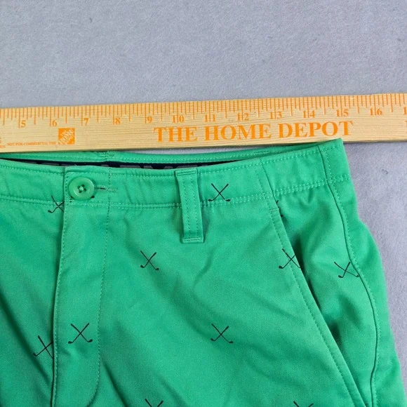 Under Armour Golf Shorts Boys Size 20 Green Embroidered Clubs HeatGear Loose - Picture 8 of 11